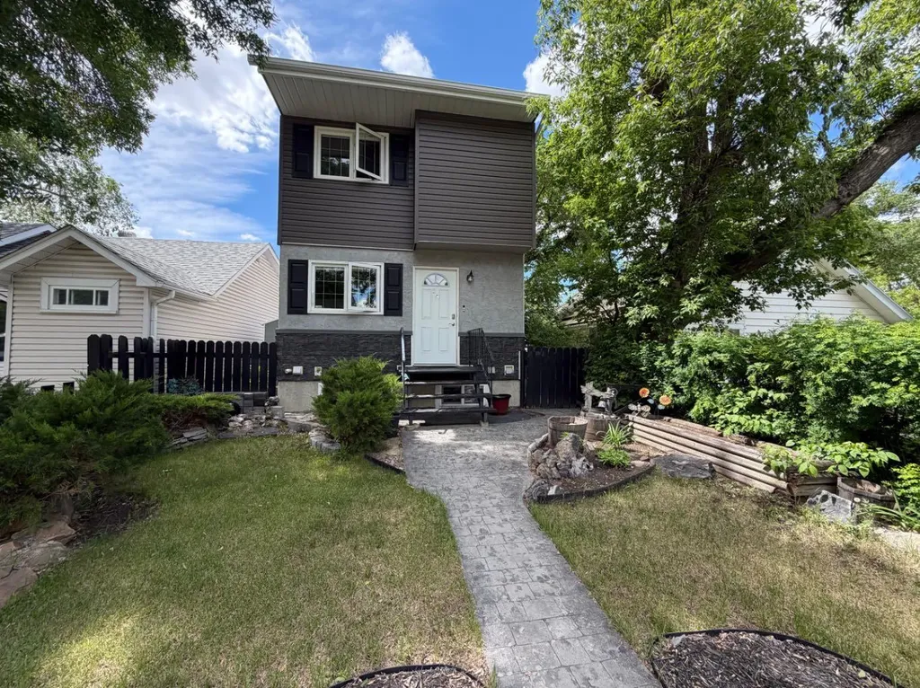 517 5 Street E Drumheller AB T0J0Y4