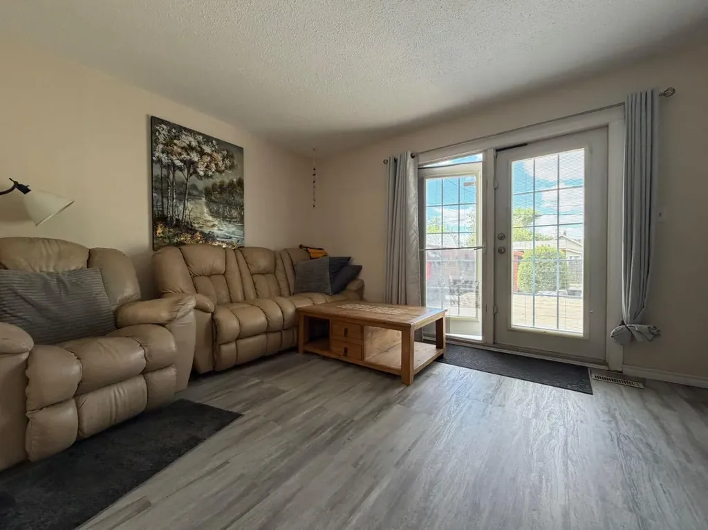 517 5 Street E Drumheller AB T0J0Y4