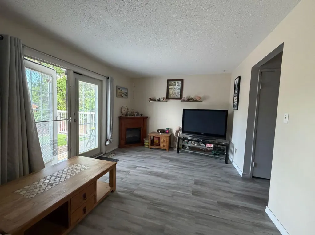 517 5 Street E Drumheller AB T0J0Y4