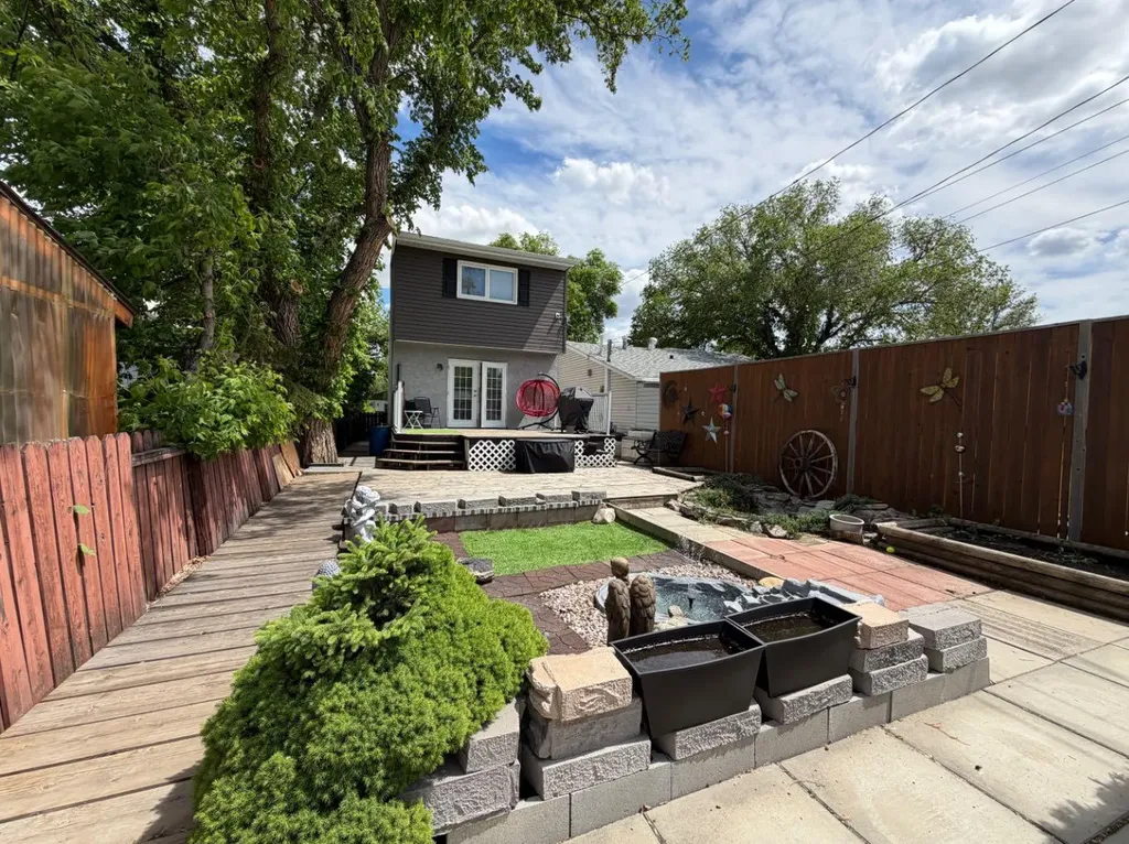 517 5 Street E Drumheller AB T0J0Y4