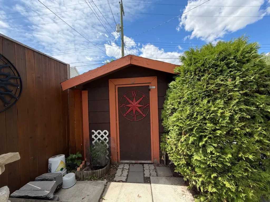 517 5 Street E Drumheller AB T0J0Y4