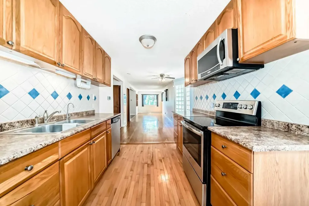 334 3 Avenue NE Calgary AB T2E0H4