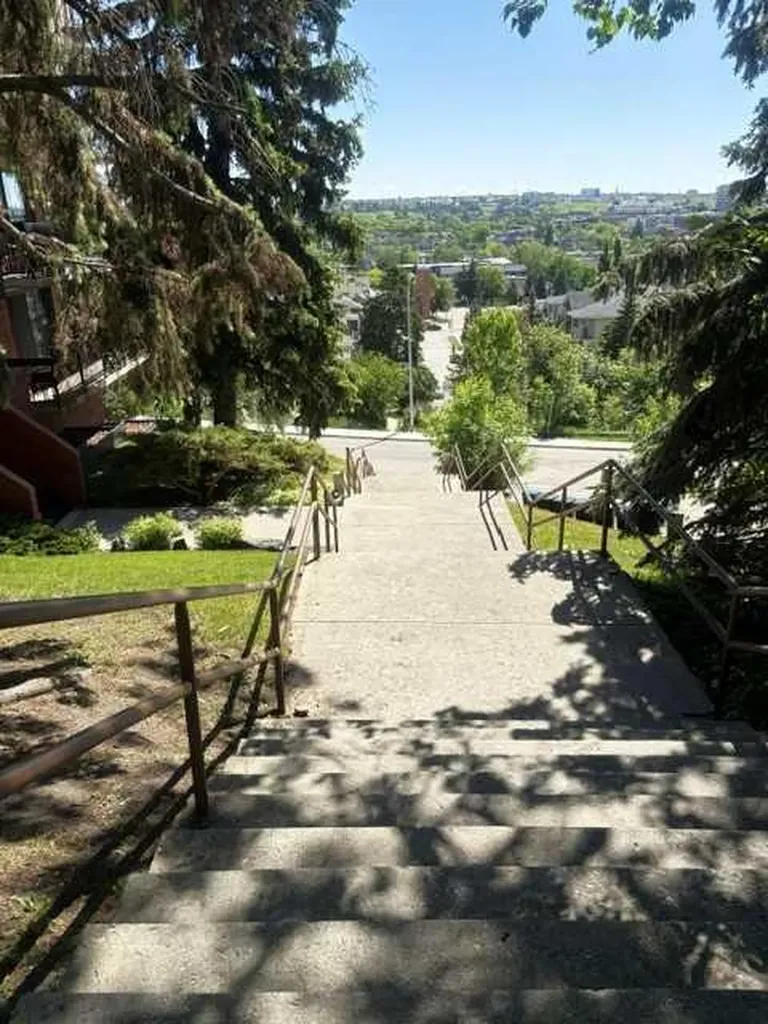 334 3 Avenue NE Calgary AB T2E0H4