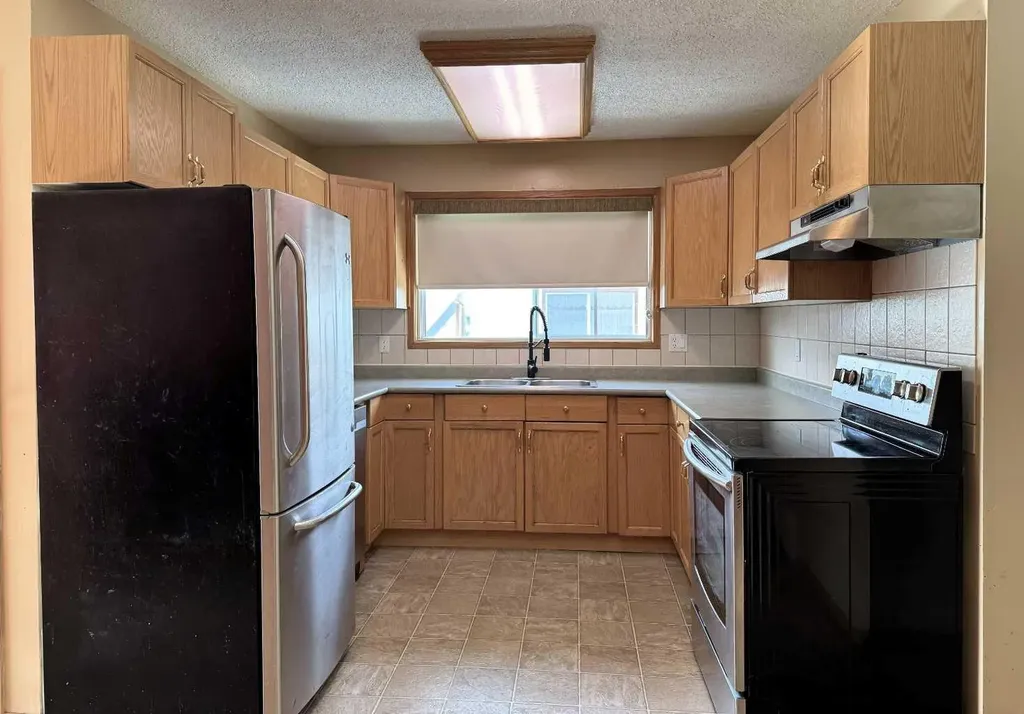 5704 Westhaven Drive Edson AB T7E 1J6