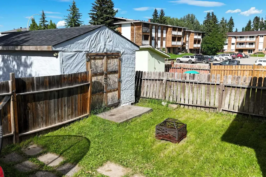 5704 Westhaven Drive Edson AB T7E 1J6