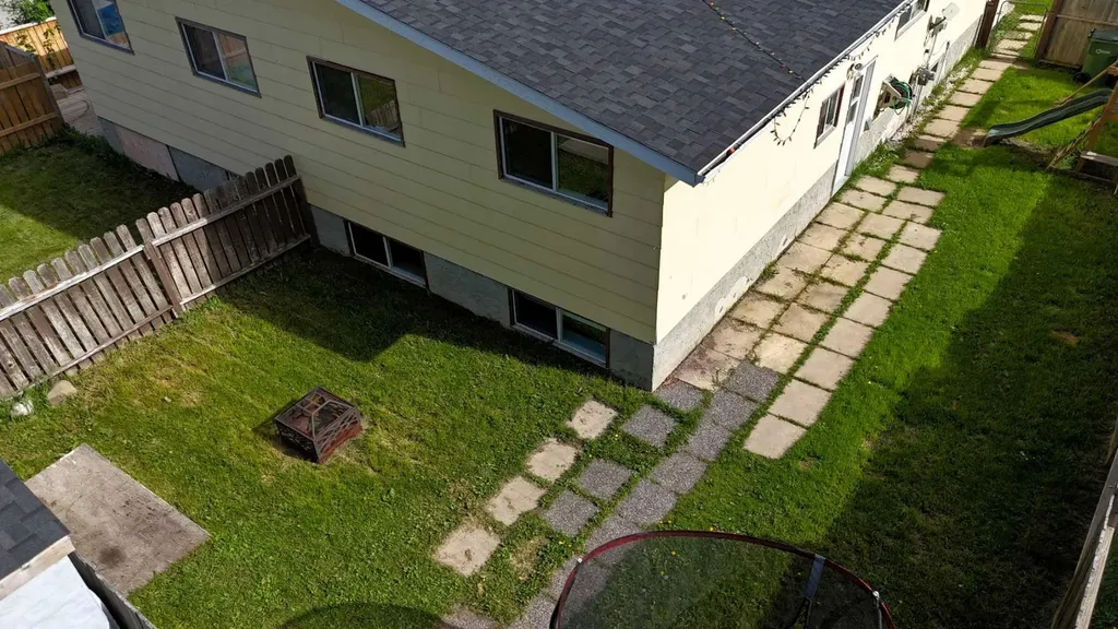 5704 Westhaven Drive Edson AB T7E 1J6
