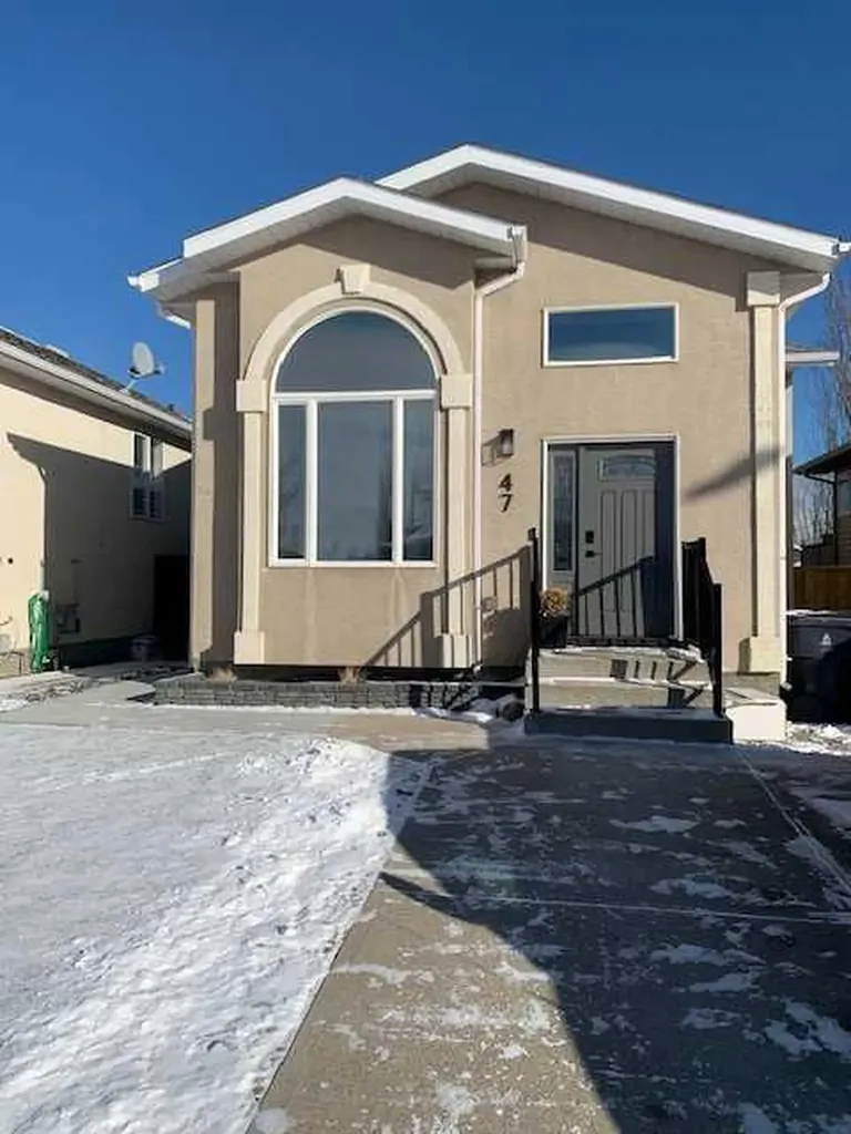 47 Blackfoot Road W Lethbridge AB T1K7P7