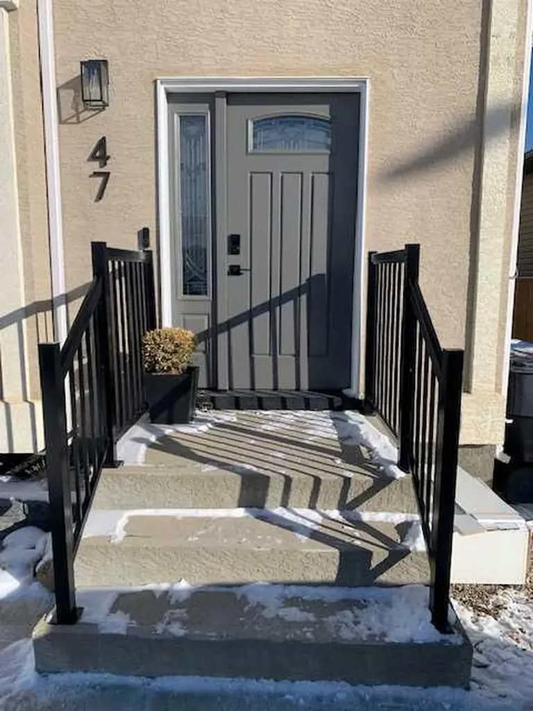 47 Blackfoot Road W Lethbridge AB T1K7P7