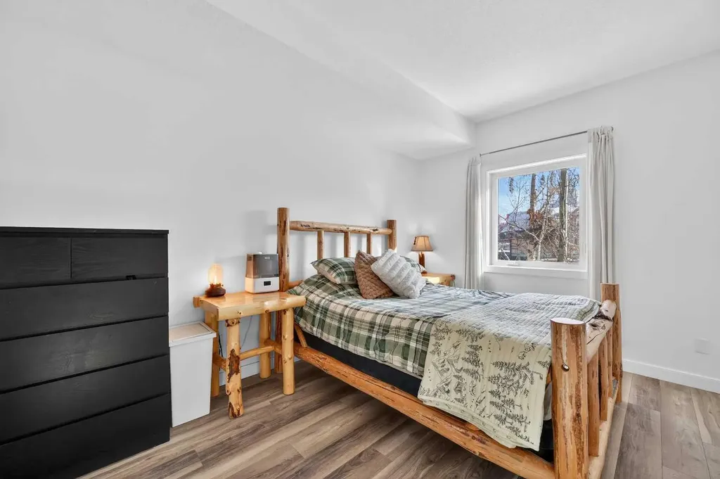 1828 14 Street SW Calgary AB T2T 3S9
