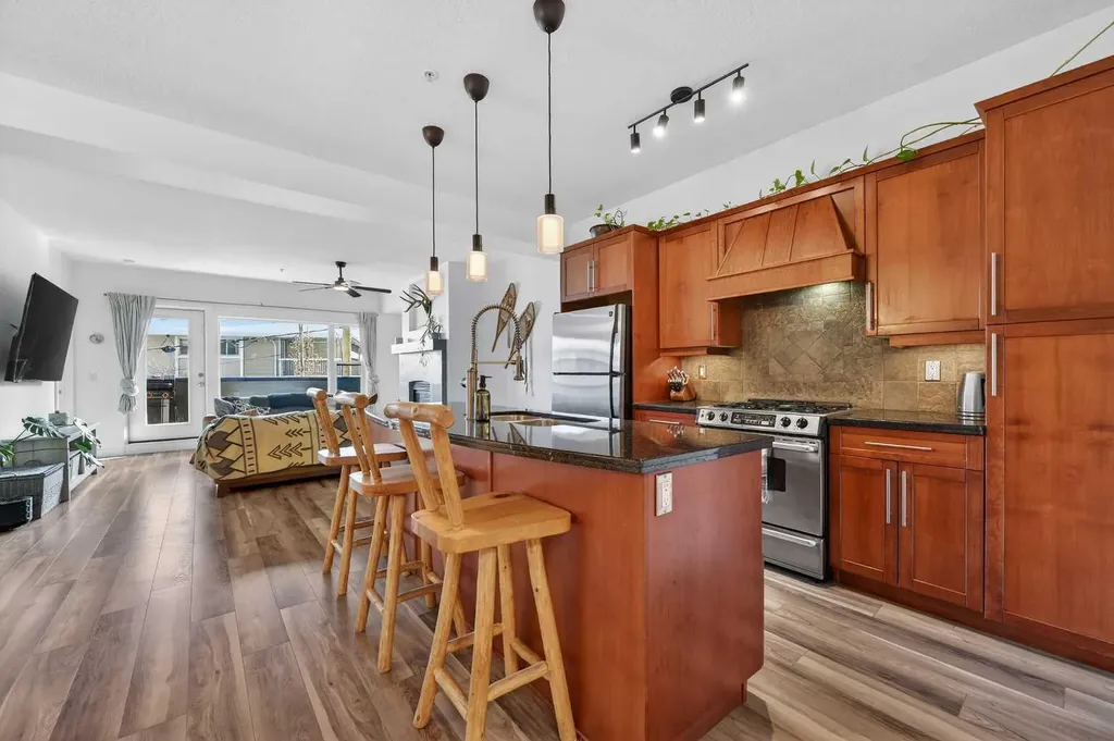 1828 14 Street SW Calgary AB T2T 3S9