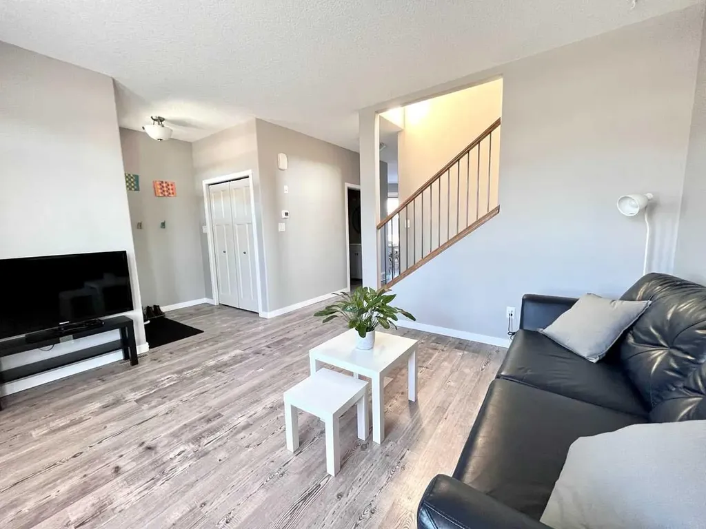 146 Silkstone Road W Lethbridge AB T1J 4C1