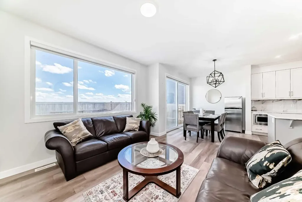 453 Corner Meadows Way NE Calgary AB T3N 1Y7