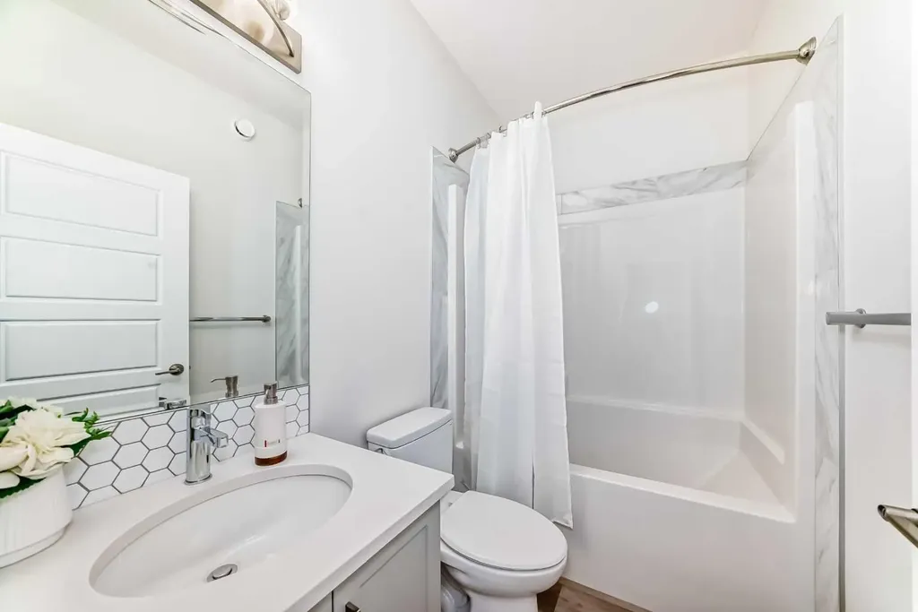 453 Corner Meadows Way NE Calgary AB T3N 1Y7