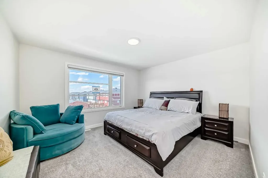 453 Corner Meadows Way NE Calgary AB T3N 1Y7