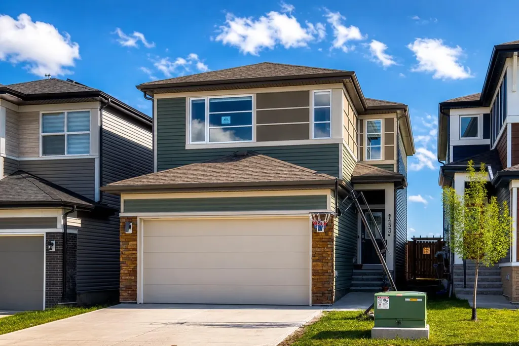 453 Corner Meadows Way NE Calgary AB T3N 1Y7