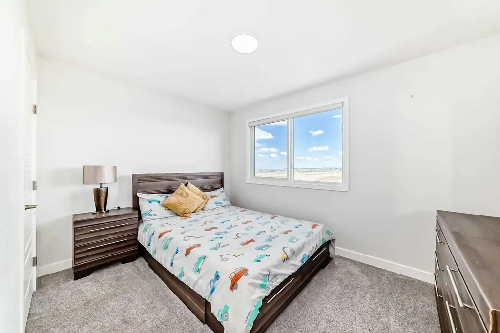 453 Corner Meadows Way NE Calgary AB T3N 1Y7