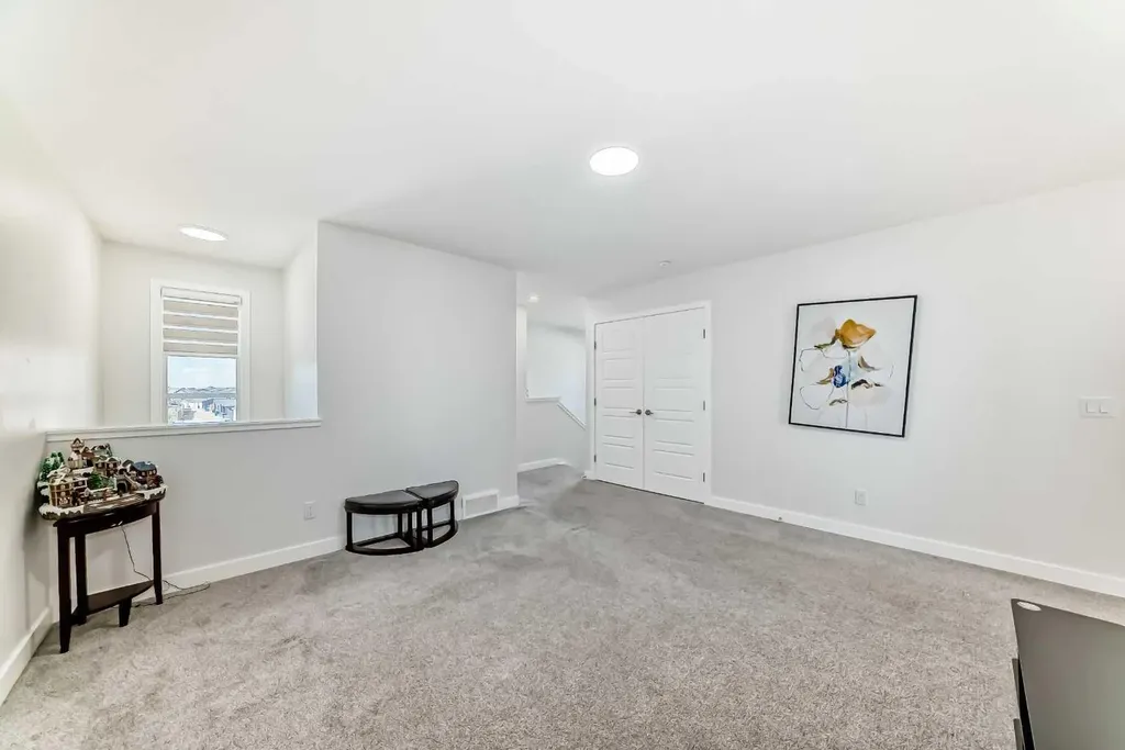 453 Corner Meadows Way NE Calgary AB T3N 1Y7