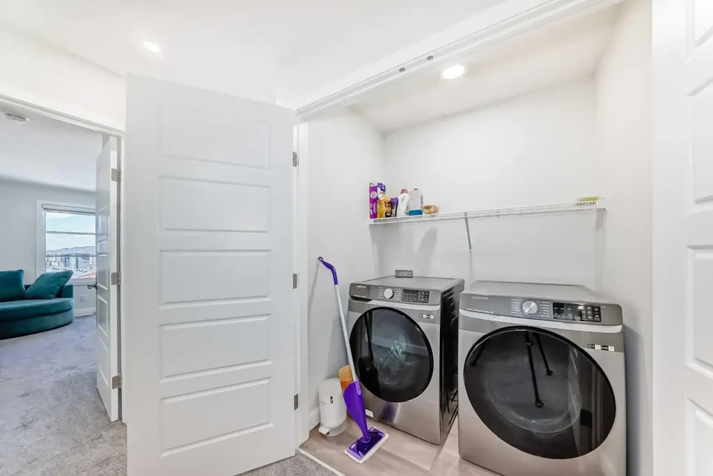 453 Corner Meadows Way NE Calgary AB T3N 1Y7