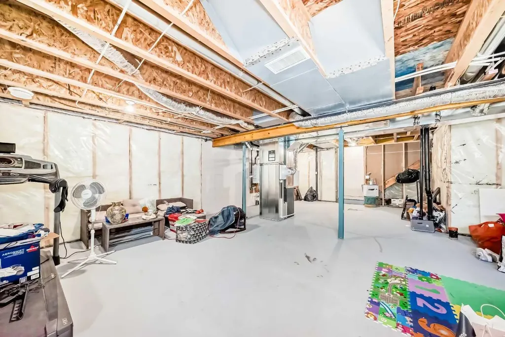453 Corner Meadows Way NE Calgary AB T3N 1Y7