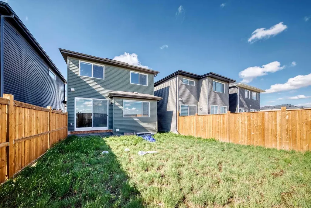 453 Corner Meadows Way NE Calgary AB T3N 1Y7