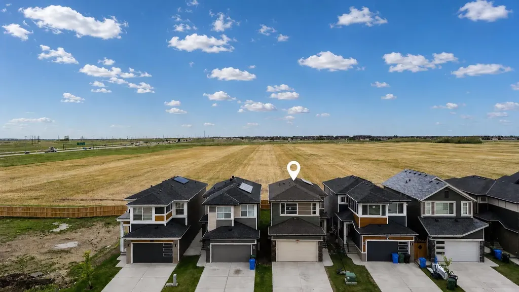 453 Corner Meadows Way NE Calgary AB T3N 1Y7