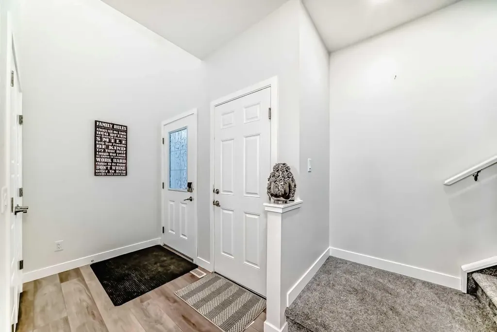 453 Corner Meadows Way NE Calgary AB T3N 1Y7