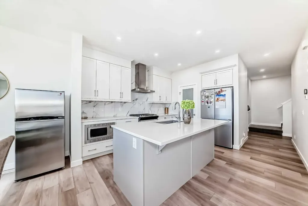 453 Corner Meadows Way NE Calgary AB T3N 1Y7