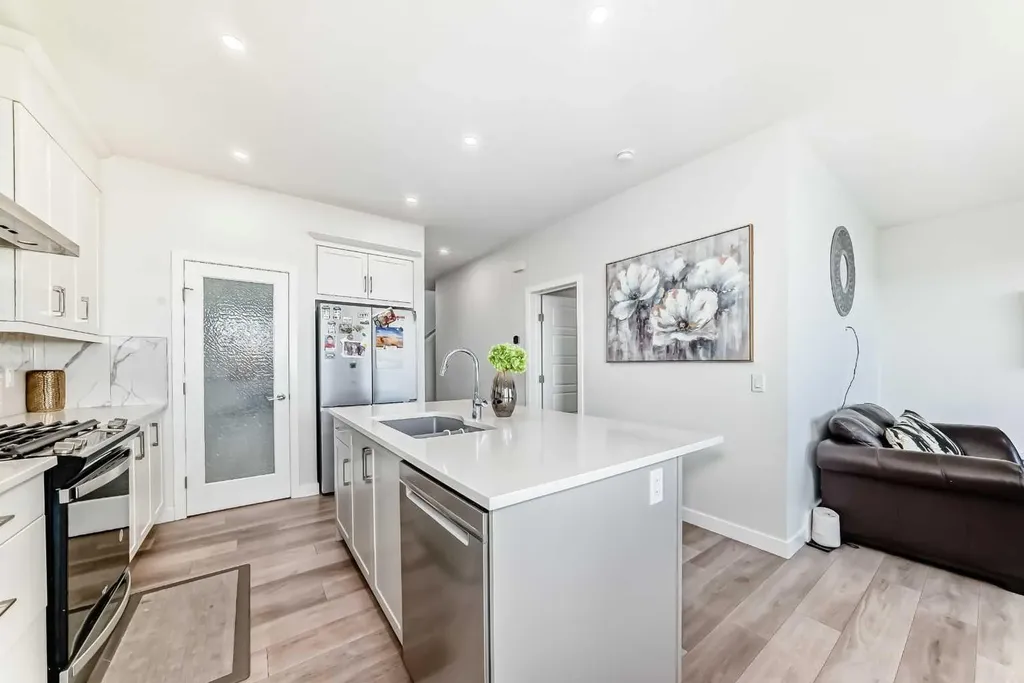 453 Corner Meadows Way NE Calgary AB T3N 1Y7
