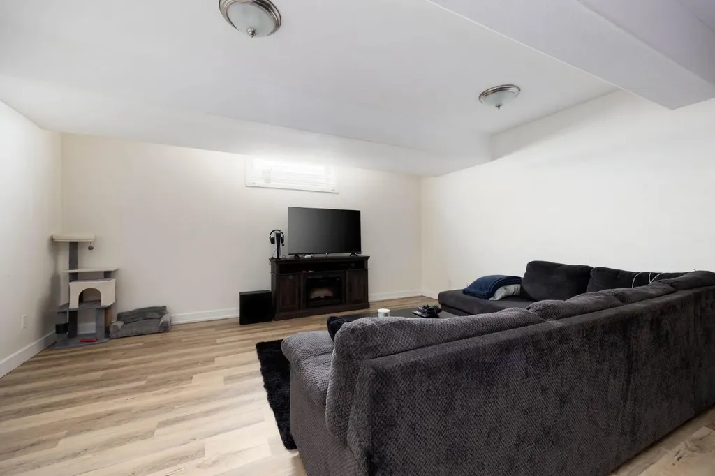 128 Hawthorn Way Fort Mcmurray AB T9K0N6