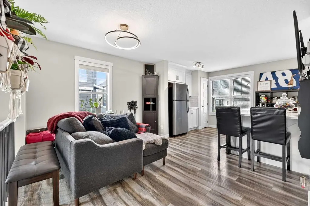 903 Cranbrook Walk SE Calgary AB T3M 2V5