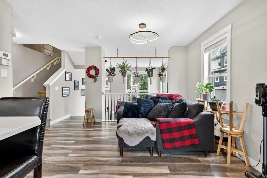 903 Cranbrook Walk SE Calgary AB T3M 2V5