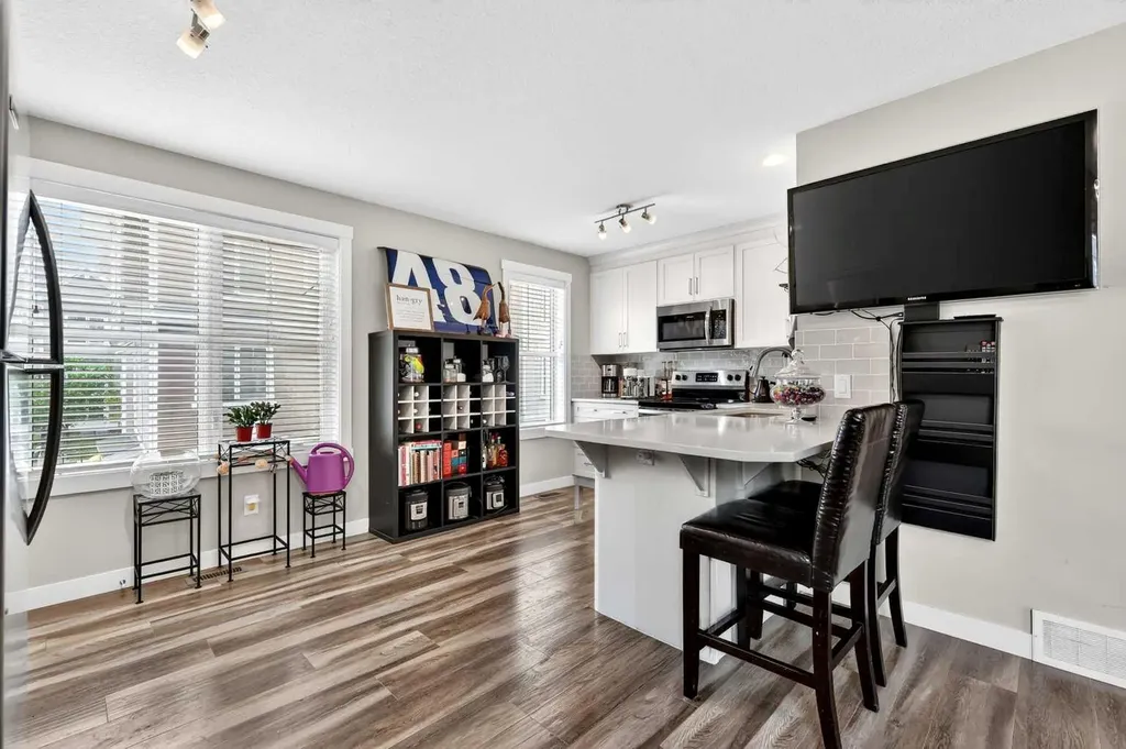 903 Cranbrook Walk SE Calgary AB T3M 2V5