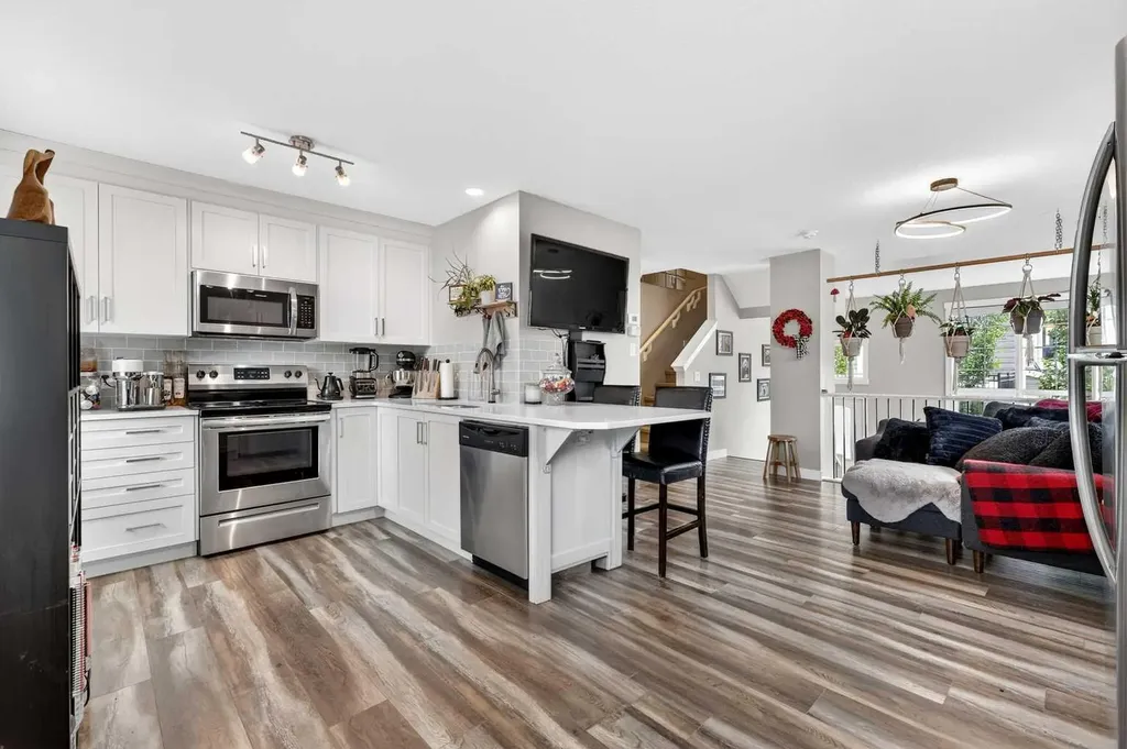 903 Cranbrook Walk SE Calgary AB T3M 2V5