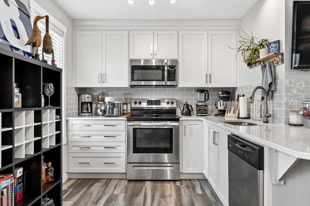 903 Cranbrook Walk SE Calgary AB T3M 2V5