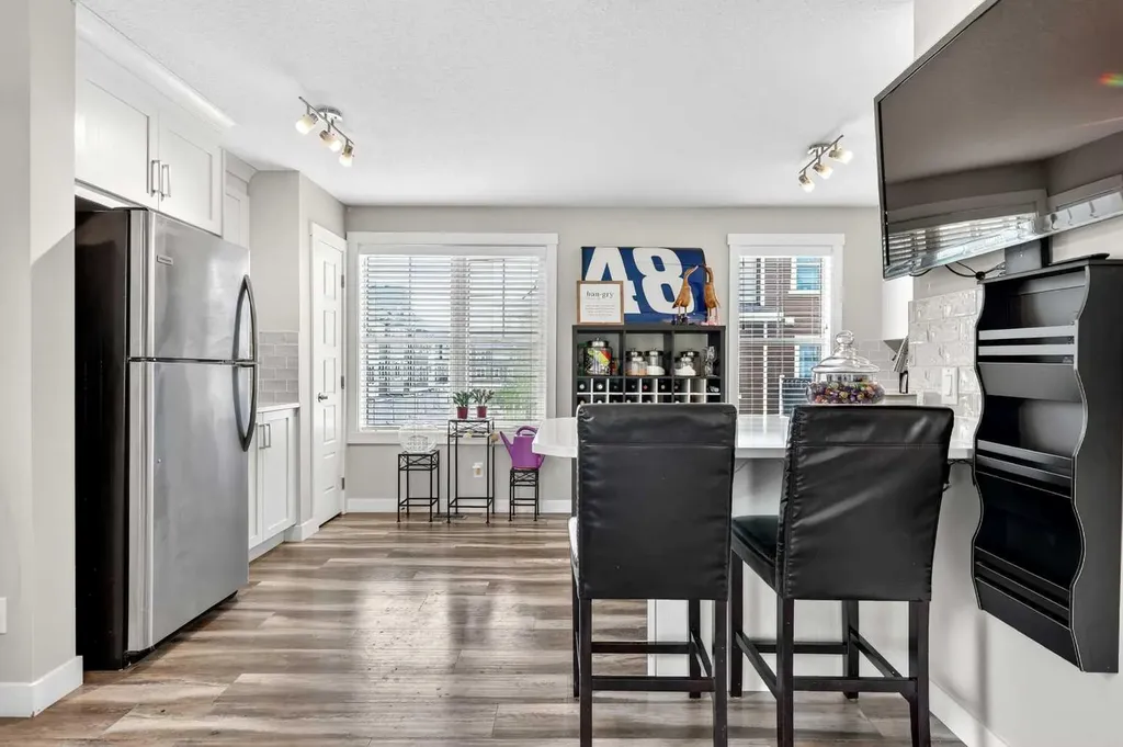 903 Cranbrook Walk SE Calgary AB T3M 2V5