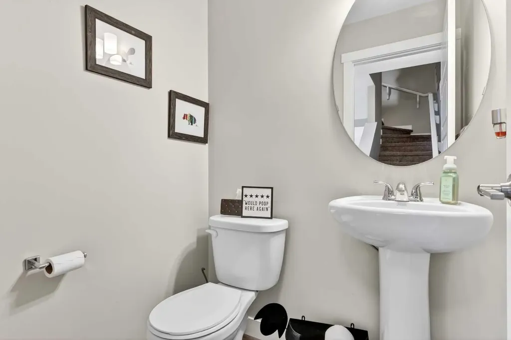 903 Cranbrook Walk SE Calgary AB T3M 2V5
