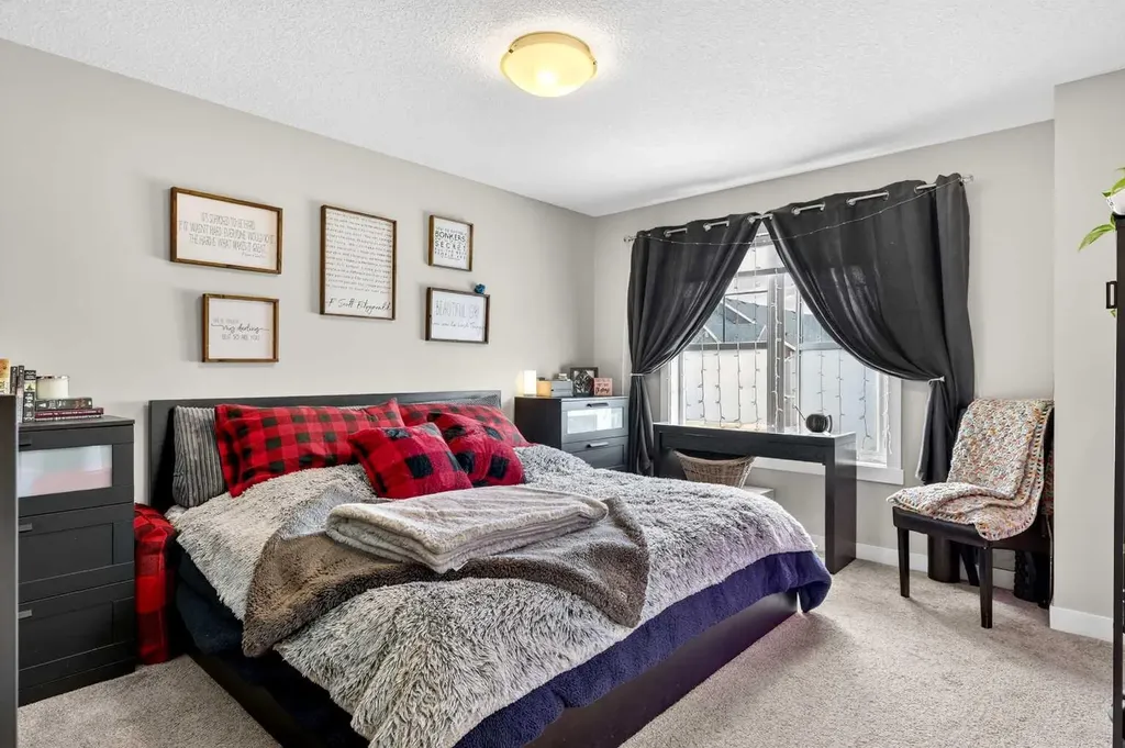 903 Cranbrook Walk SE Calgary AB T3M 2V5