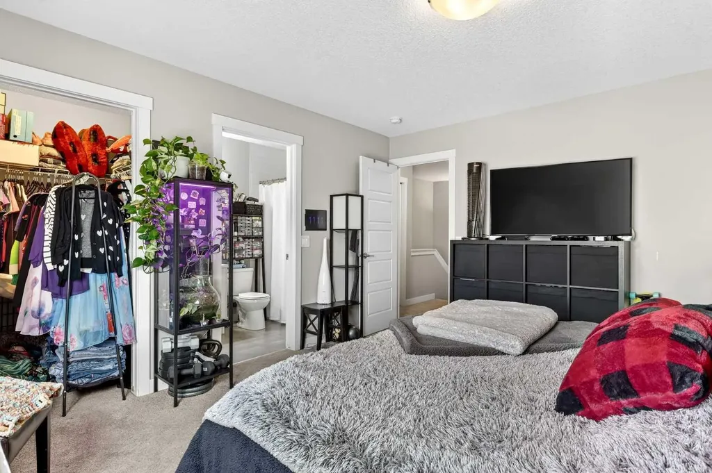 903 Cranbrook Walk SE Calgary AB T3M 2V5