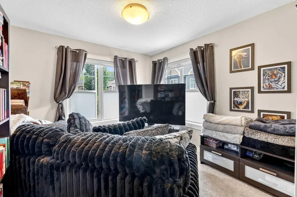 903 Cranbrook Walk SE Calgary AB T3M 2V5