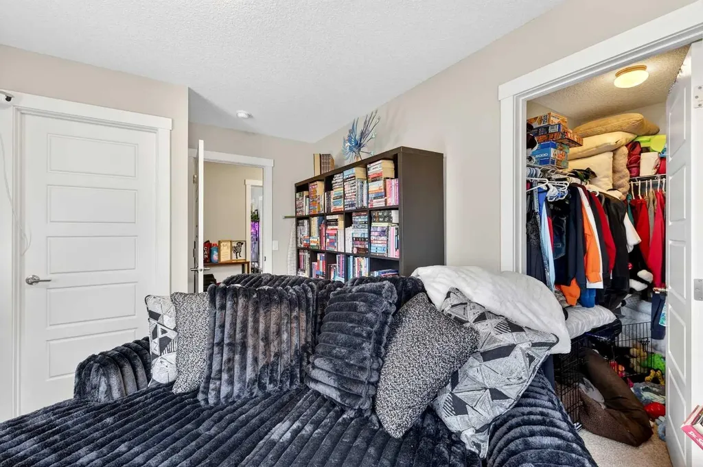 903 Cranbrook Walk SE Calgary AB T3M 2V5