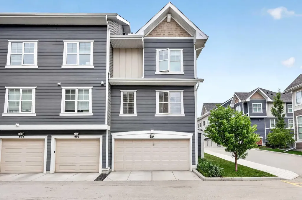 903 Cranbrook Walk SE Calgary AB T3M 2V5
