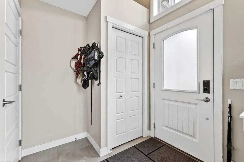 903 Cranbrook Walk SE Calgary AB T3M 2V5