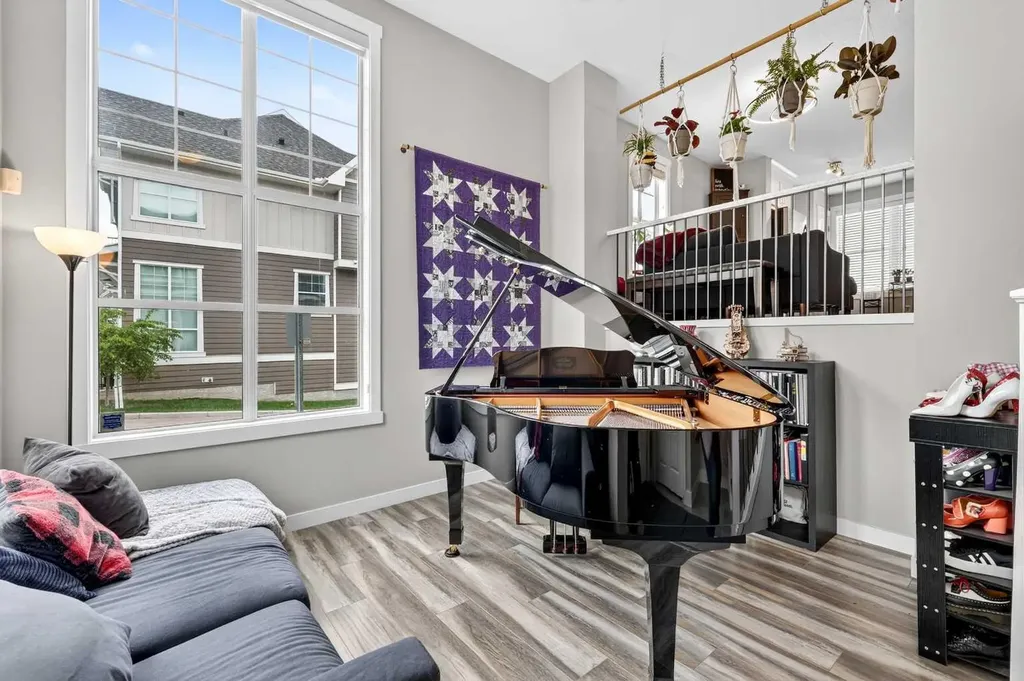 903 Cranbrook Walk SE Calgary AB T3M 2V5