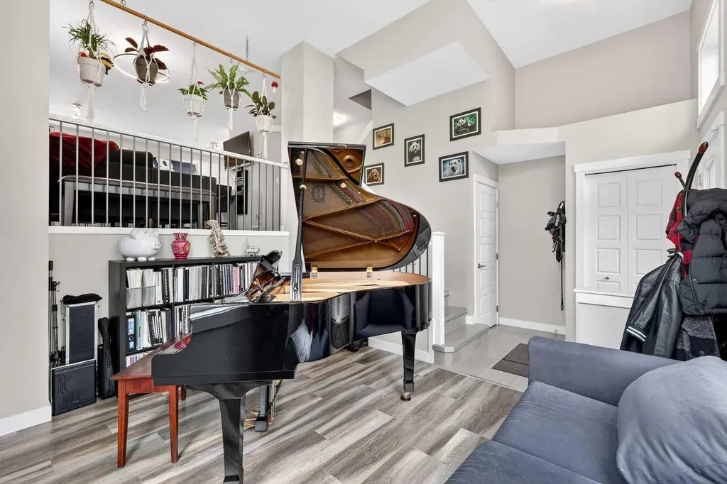 903 Cranbrook Walk SE Calgary AB T3M 2V5