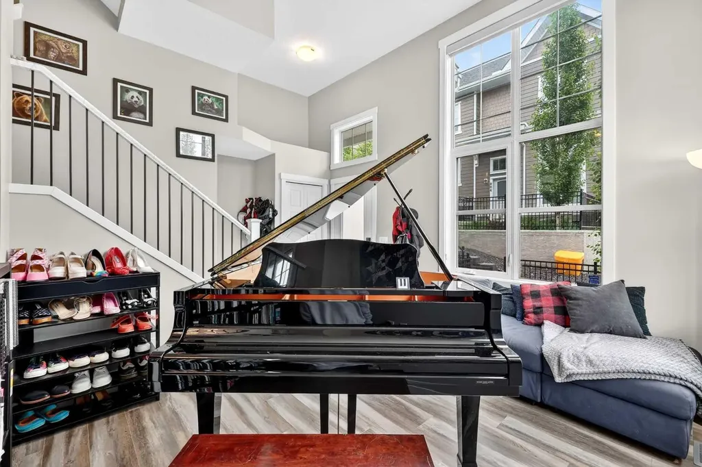 903 Cranbrook Walk SE Calgary AB T3M 2V5