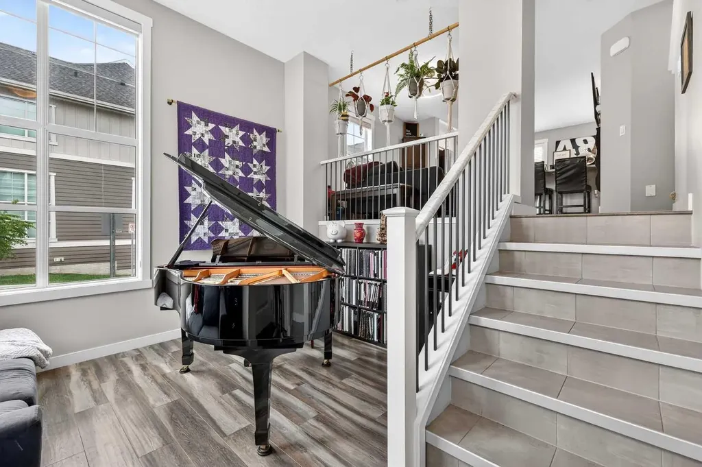 903 Cranbrook Walk SE Calgary AB T3M 2V5