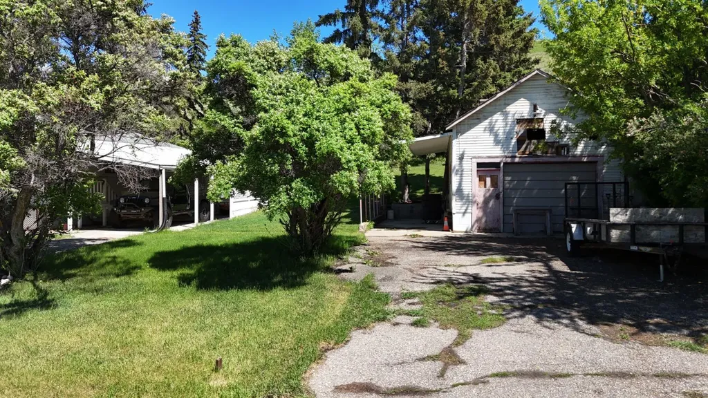 328 Third Street W Cochrane AB T4C1Z6