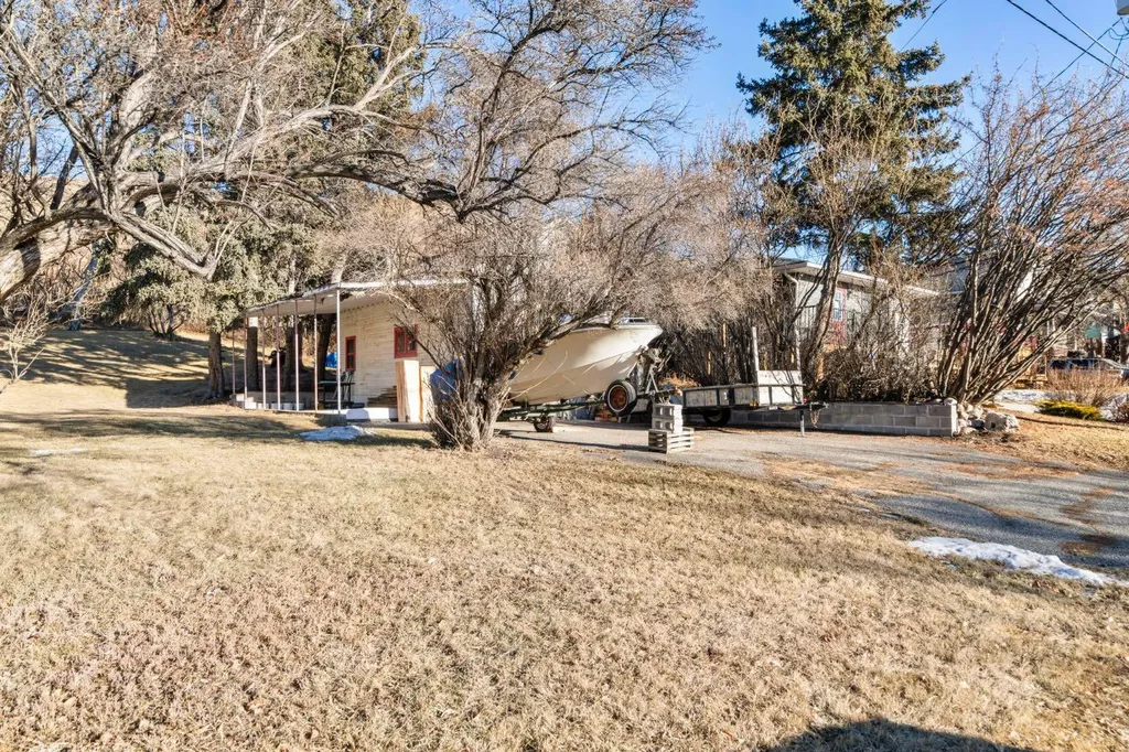 328 Third Street W Cochrane AB T4C1Z6