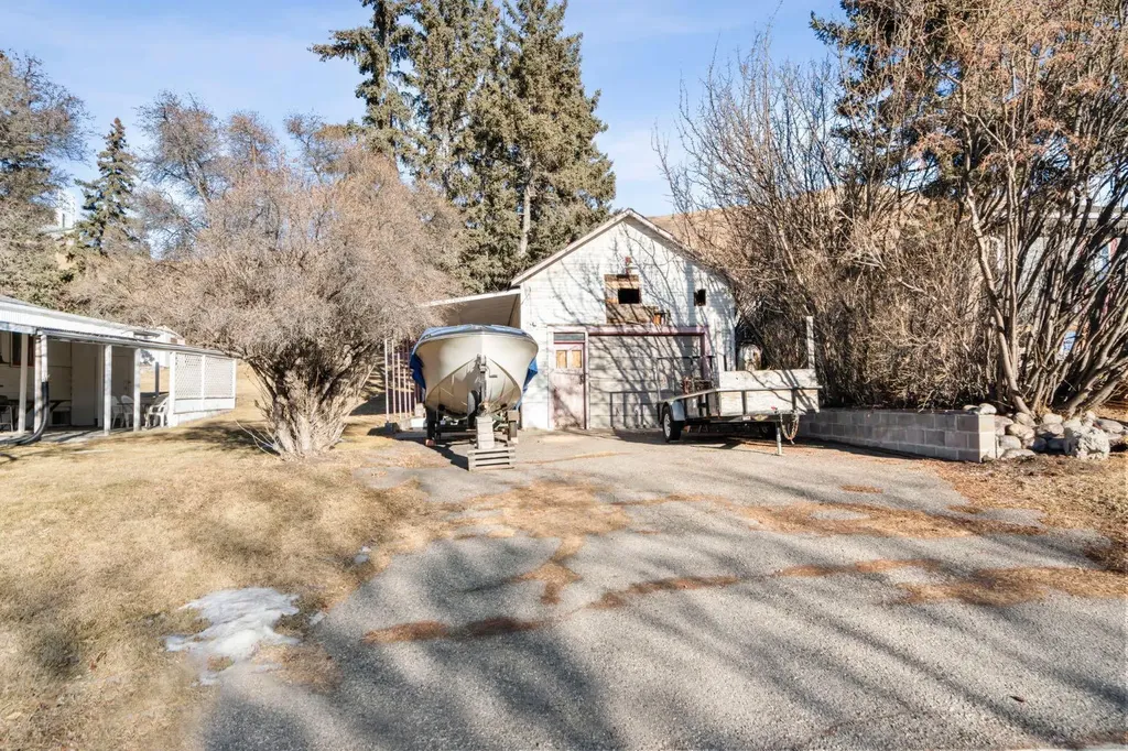 328 Third Street W Cochrane AB T4C1Z6
