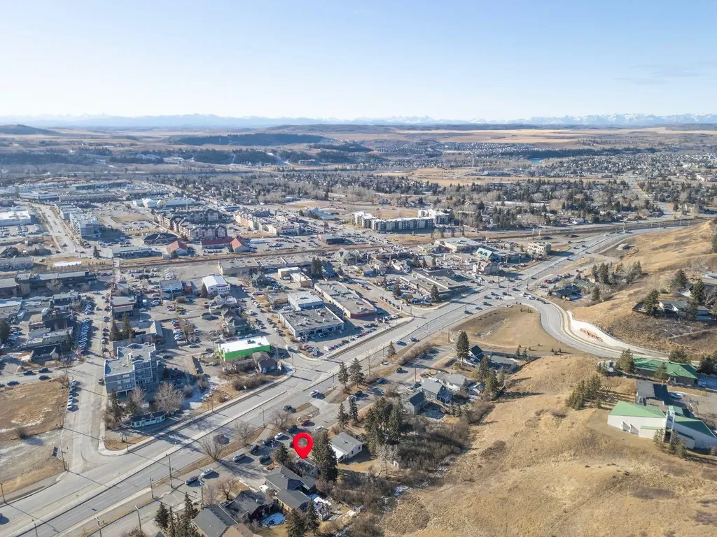 328 Third Street W Cochrane AB T4C1Z6